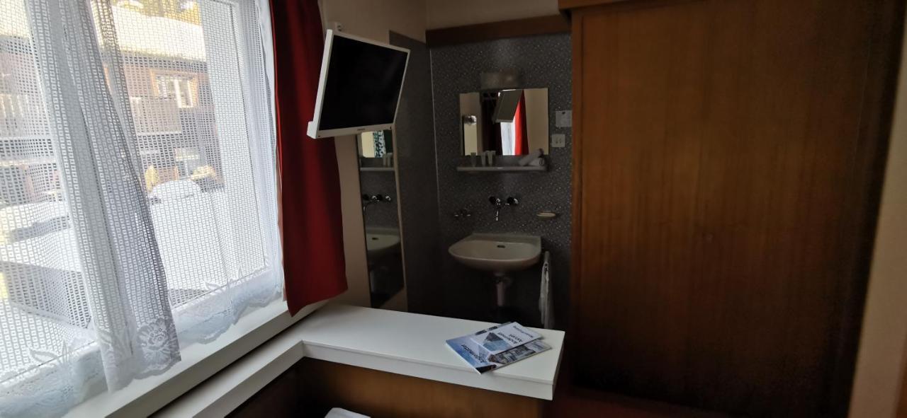 Hotel Bergidyll Andermatt Bagian luar foto